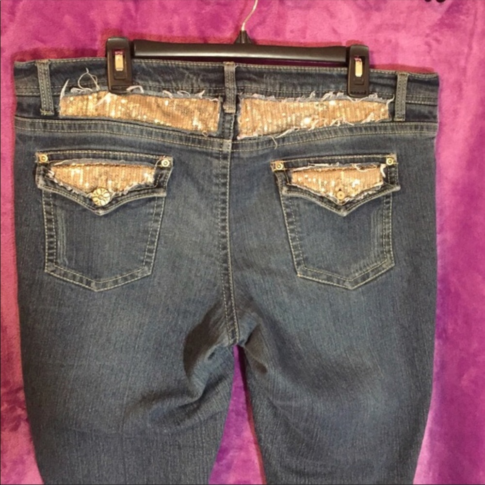 MUDD jeans slightly distressed